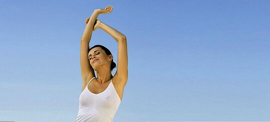 Die Endoskopische Brustvergrößerung über die Achselhöhle nach dem DELMAR-Verfahren sorgt für fast unsichtbare Narben 